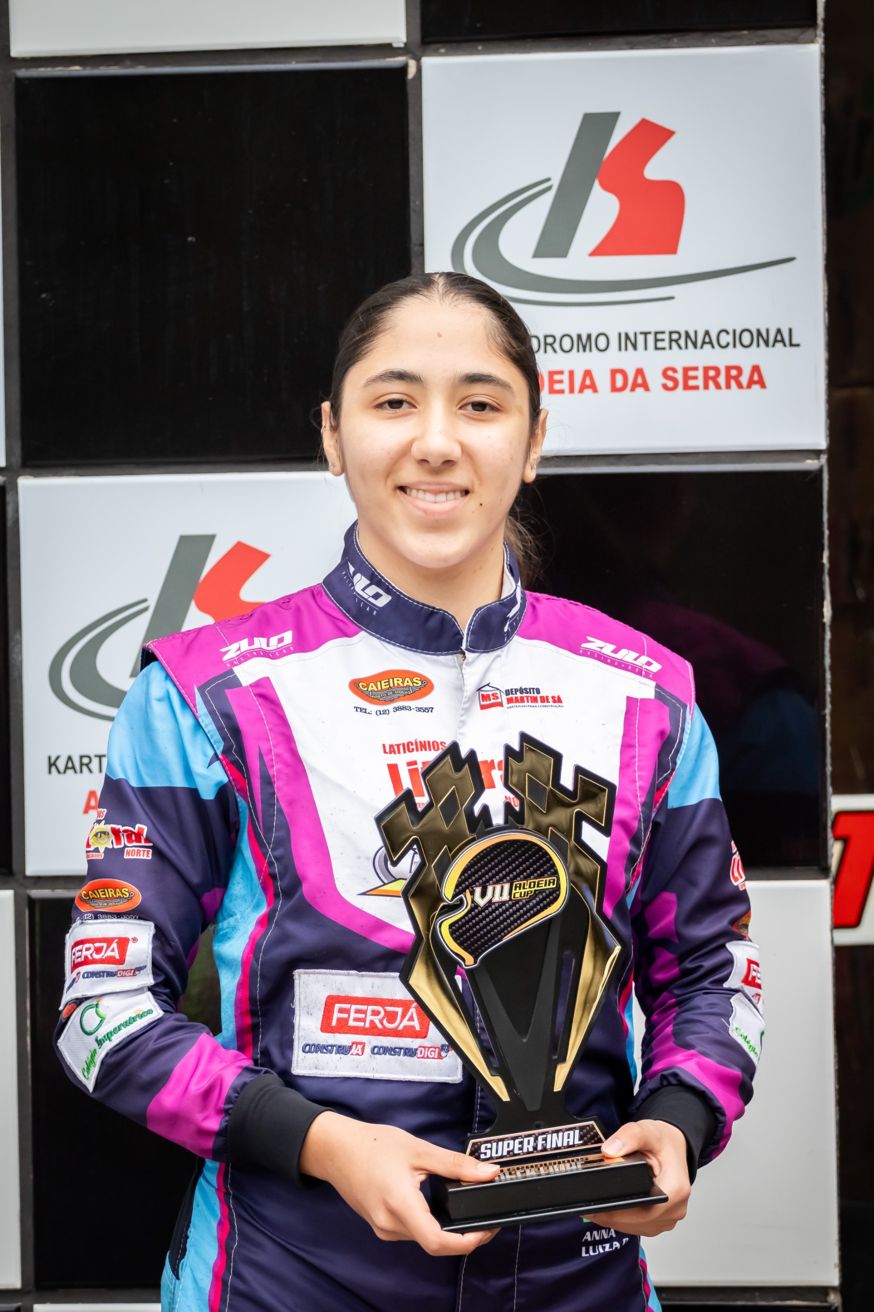 Em corridas muito competitivas Anna Luiza Pimpão alcança pódio na Copa V11